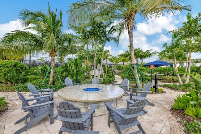 Building Photo - 4651 Pinehurst Trl E