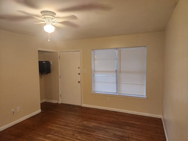 Building Photo - 615 S 1st St