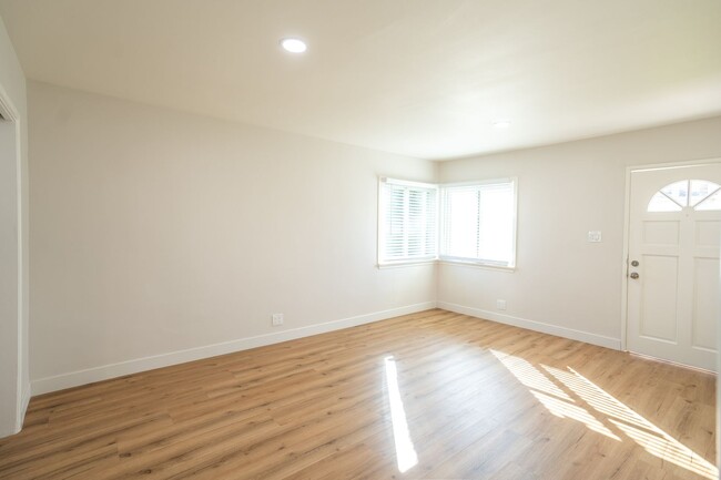 Building Photo - Spacious 1 Bedroom in Torrance with Washer...