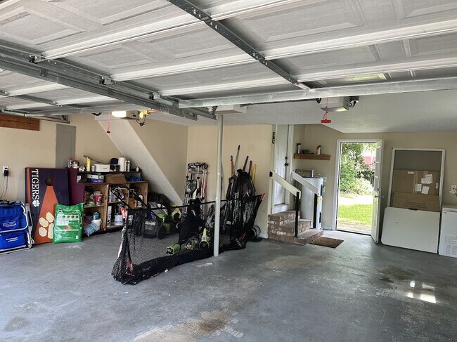 Building Photo - 2204 N Dallerton Cir