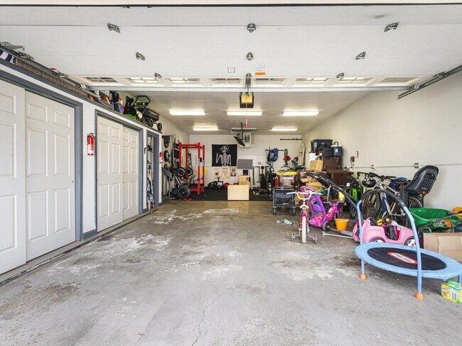 Building Photo - 251 Ashbourne Dr