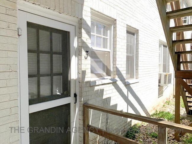 Building Photo - 2504 Longview Ave SW
