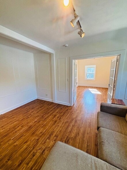 Building Photo - 145 Carpenter Ave