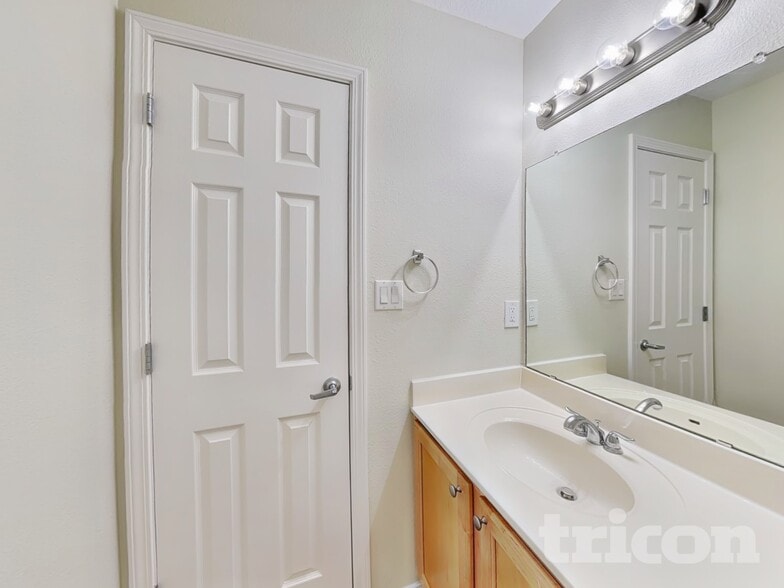 Building Photo - 3101 Cochiti St NE