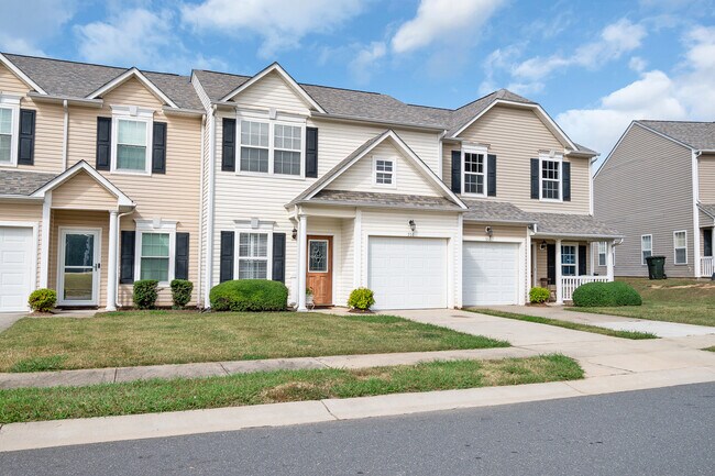 Building Photo - 558 Calen Ln