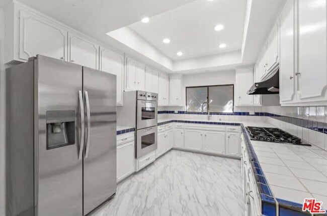 Building Photo - 3329 Dona Rosa Dr