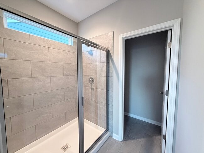 Building Photo - The Enclave At Mill Creek