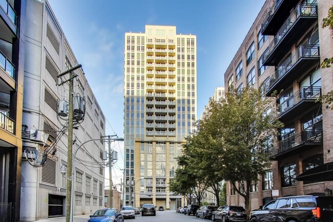 Primary Photo - 700 N Larrabee St