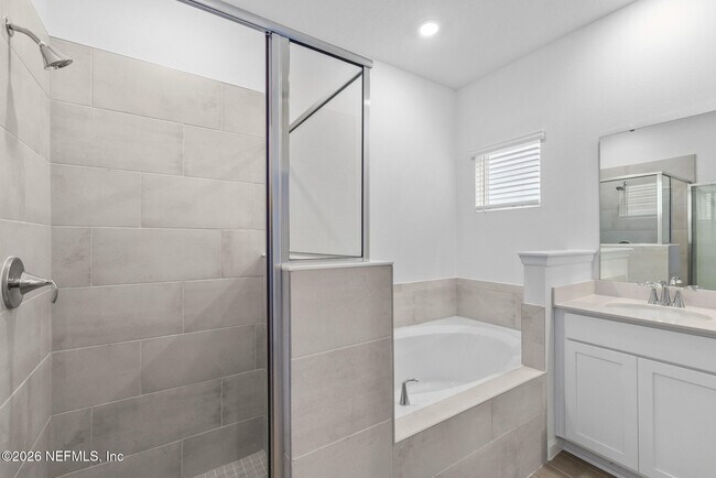 Building Photo - 122 Wrensong Pl