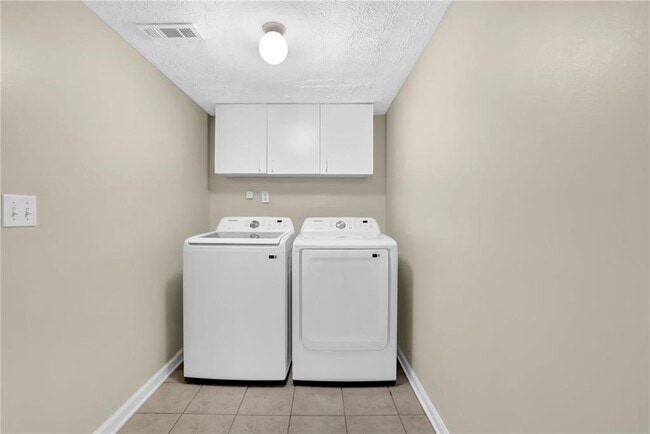 Building Photo - 10480 Summer Creek Dr