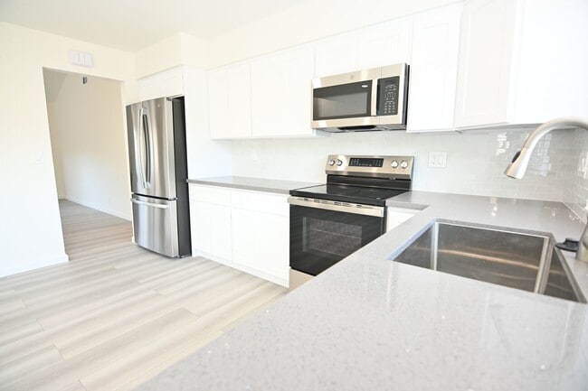 Building Photo - Beautiful 4-Bedroom, 2-bath, fully remodeled home in a prime location. Won’t Last Long!