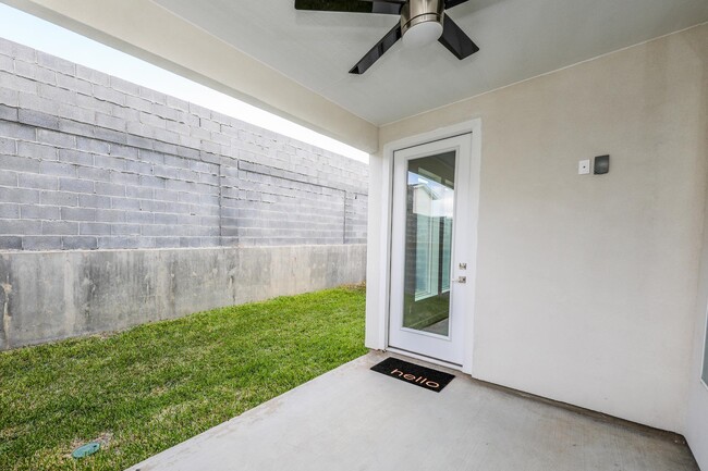 Building Photo - 7525 Cresta Bella St