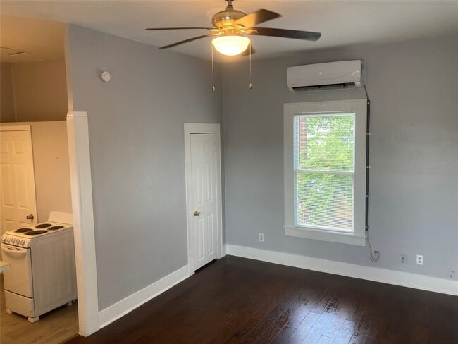 Building Photo - 4908 Ave Q 1/2