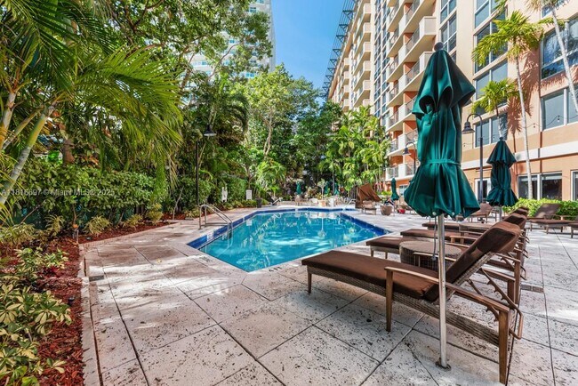 Building Photo - 2951 S Bayshore Dr
