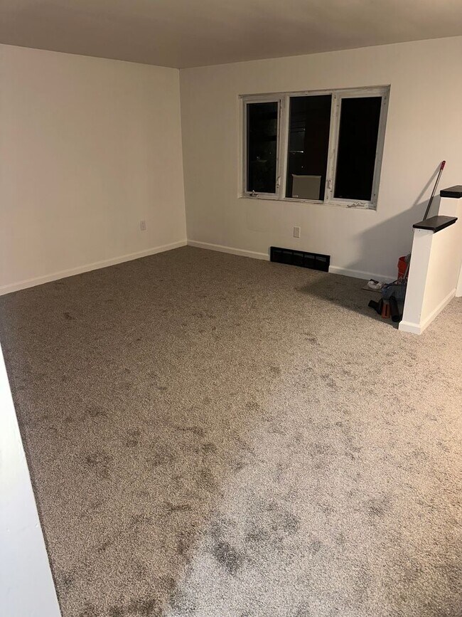 Building Photo - 803 7th St