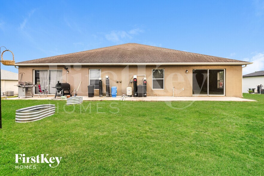 Building Photo - 1113 Harry Ave S