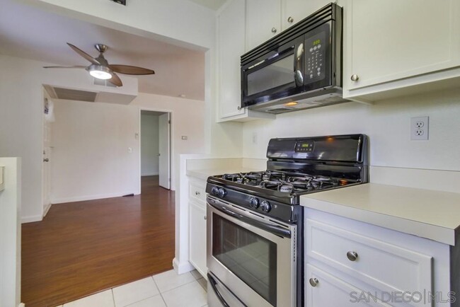 Building Photo - 13115 Wimberly Square