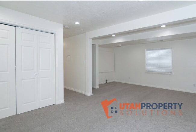 Building Photo - 7708 N Wyatt Earp Ave
