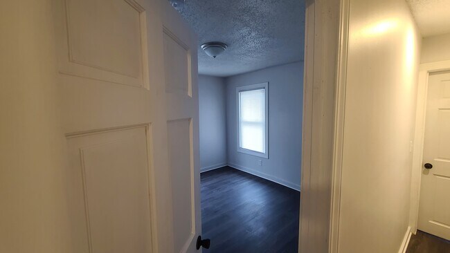 Building Photo - 197 Center St