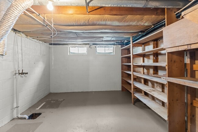 Building Photo - 5323 Winona Dr