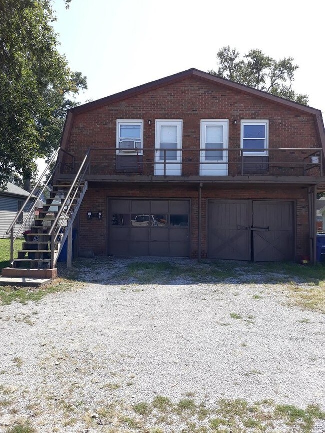 One Bedroom Duplex with Garage 209 E Division St Boonville IN 47601