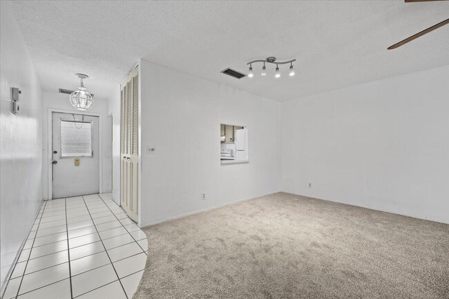 Building Photo - 102 Amherst Ln