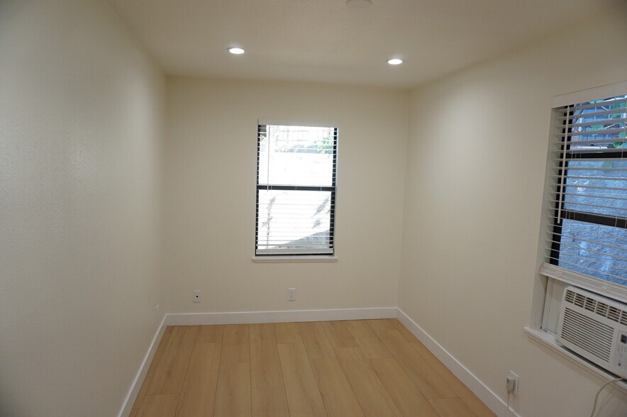 Building Photo - 3948 Pennsylvania Ave