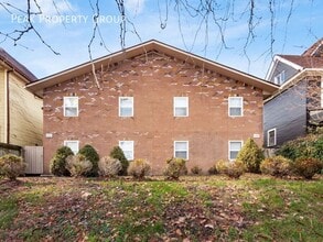 Building Photo - 1393-1395 Summit Street-2 Bedroom