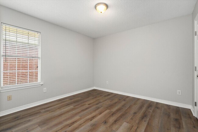 Building Photo - 21570 Palmer Ct