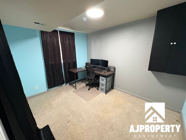 Building Photo - 809 E Presentation St