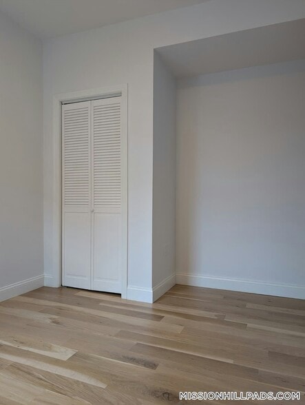 Building Photo - 38 Regent St