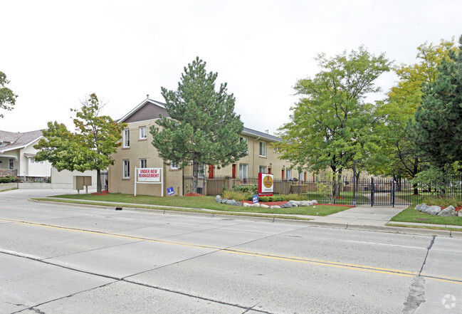Primary Photo - Renaissance Court