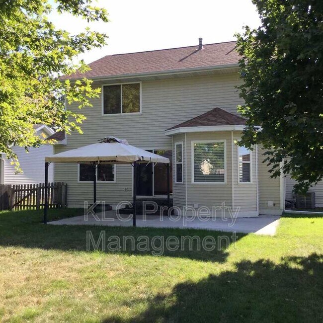 Building Photo - 1914 NW School St