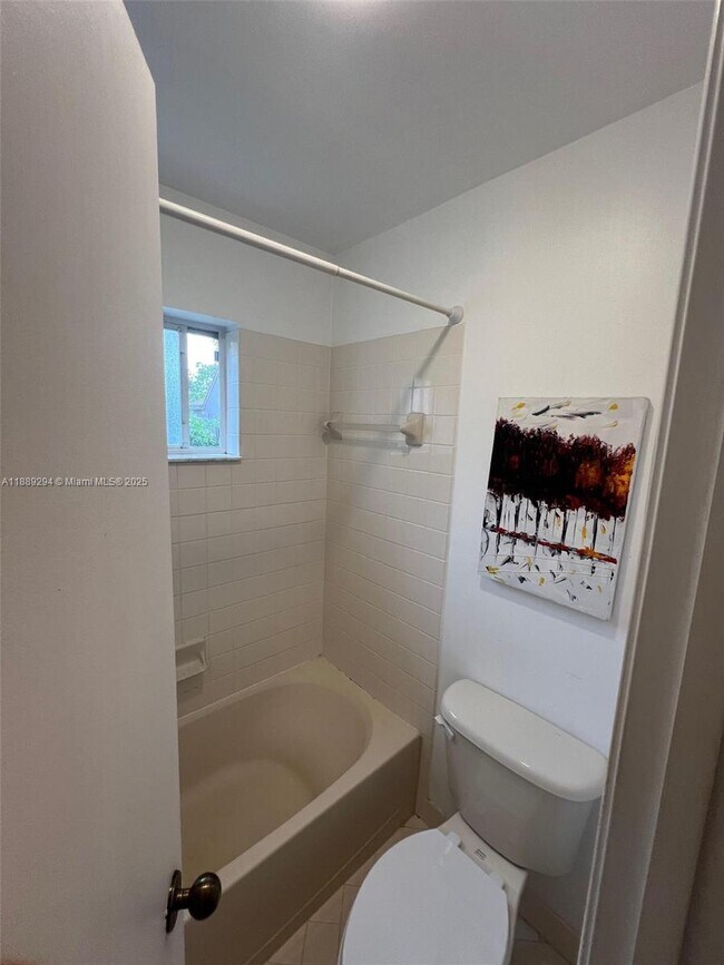 Building Photo - 894 Phoenix Way