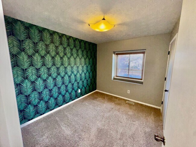 Building Photo - Updated 3-Bedroom Home Near Standing Bear Lake