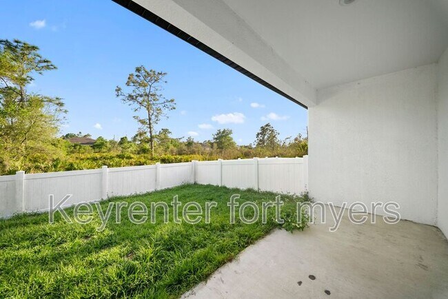 Building Photo - 26483 Sandhill Blvd