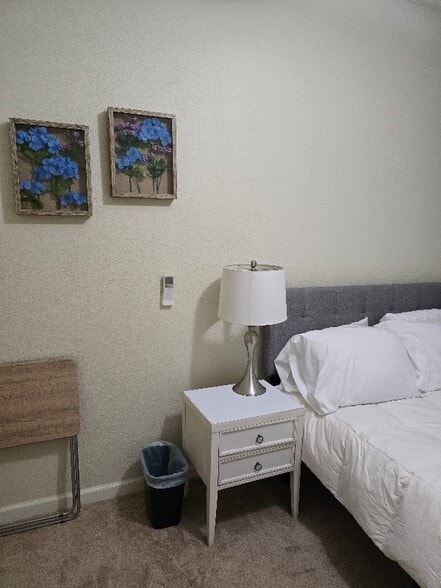 Building Photo - 1048 S Carriage Ave