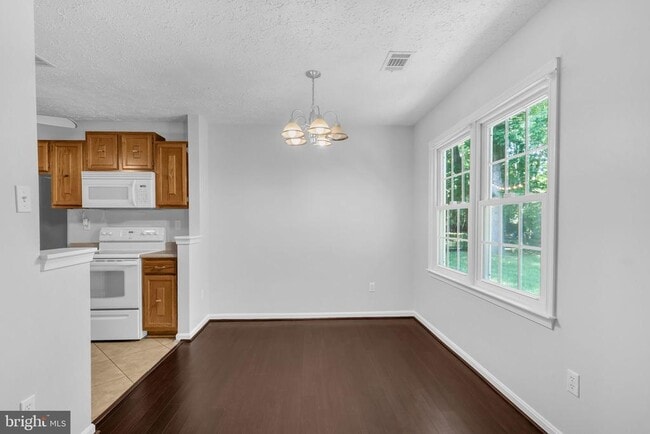 Building Photo - 2124 Duchy Ct