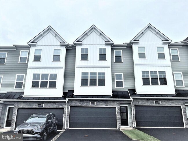 Building Photo - 61 Becker Dr