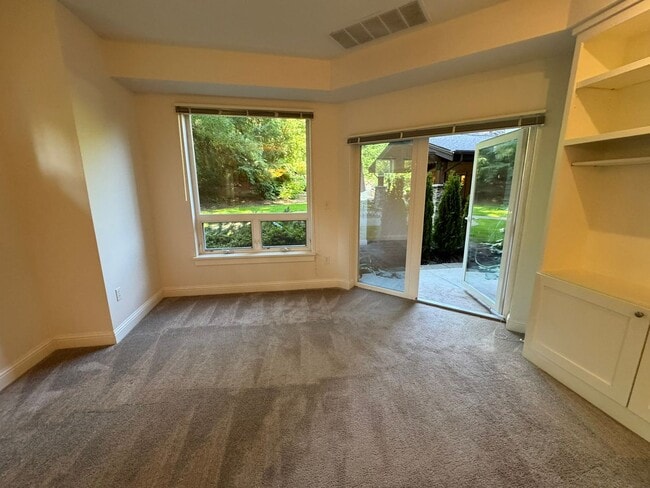Building Photo - 2bd/1.75ba Issaquah Condo