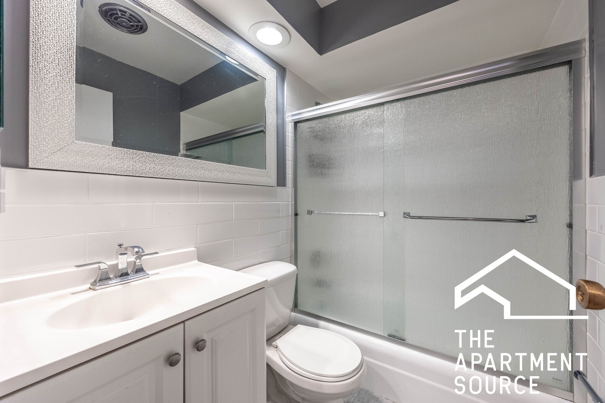 Building Photo - 420 W Aldine Ave