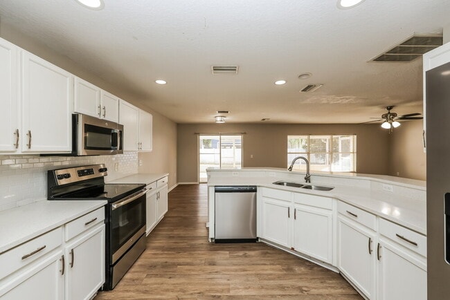 Building Photo - 10435 Frog Pond Dr