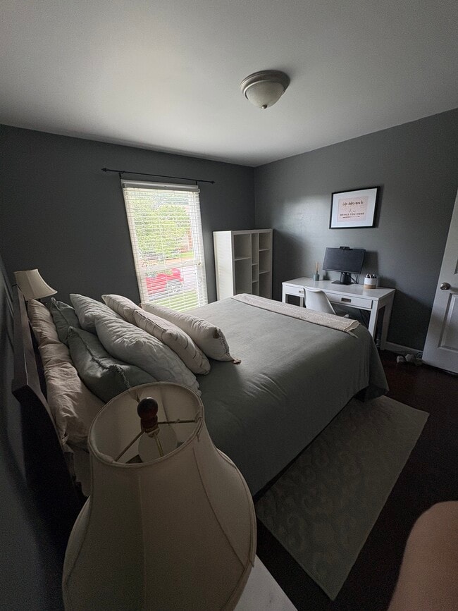 Building Photo - 5064 English Village Dr