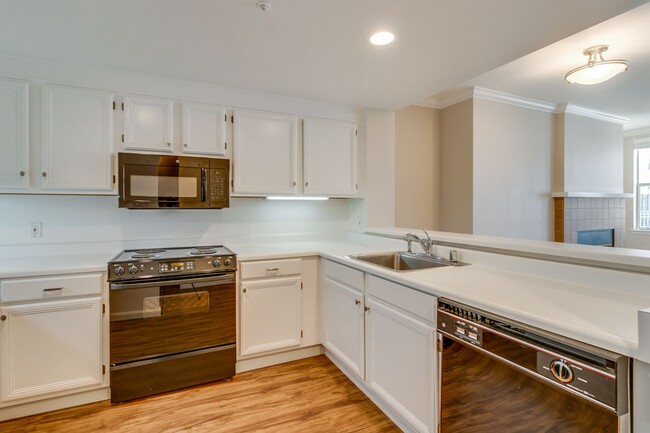 Building Photo - 550 Ortega Ave Apt B421 Awesome Penthouse ...