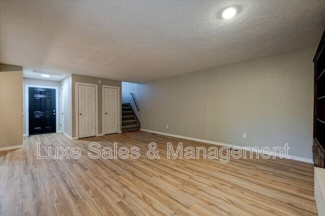 Building Photo - 1707 N Gleason Ave