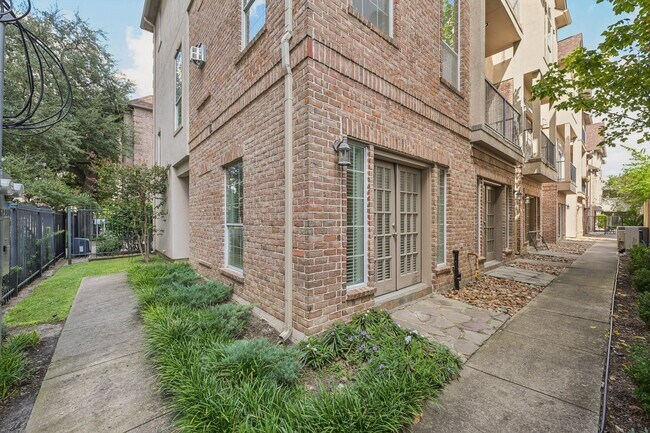Building Photo - 1515 Oakdale St