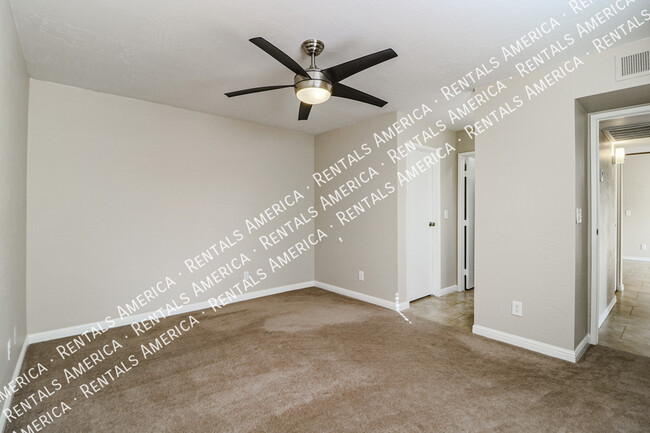 Building Photo - Lovely 2 bedroom condo in Chandler!