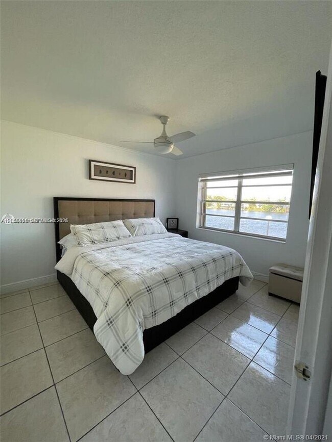 Building Photo - 12860 SW 43rd Dr
