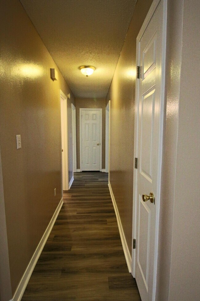 Building Photo - 414 Whirlaway Ct