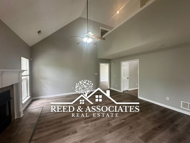 Building Photo - 2-Story Home Located in Quiet Cove!